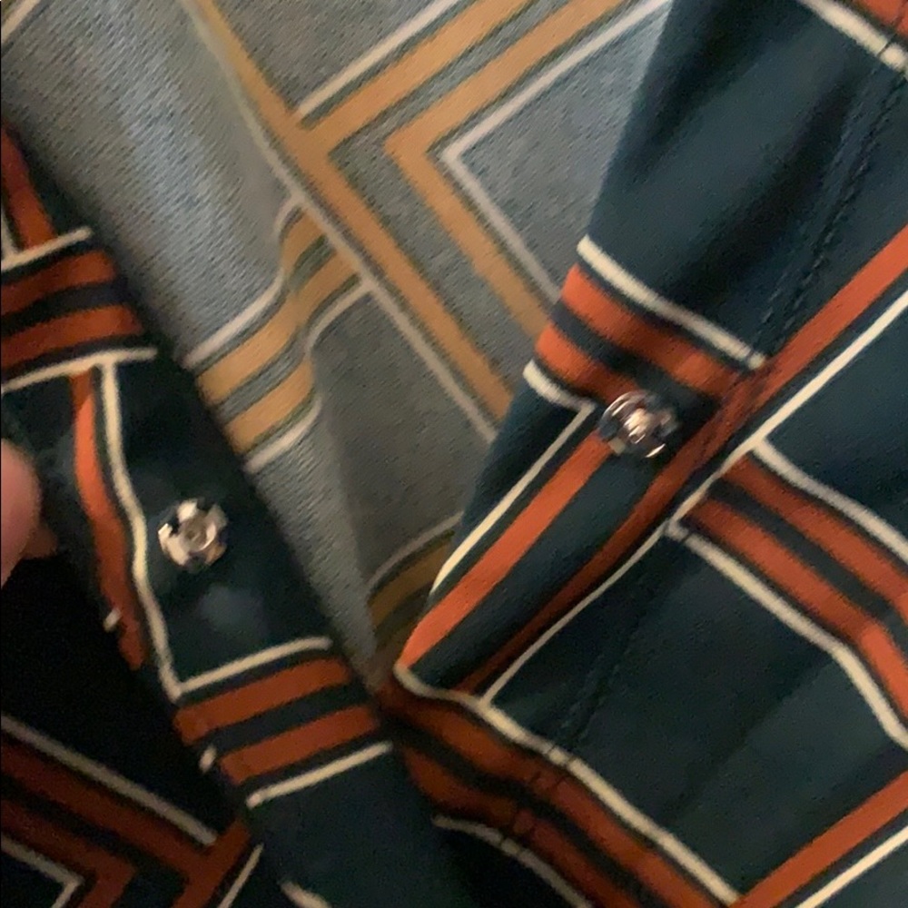 Trendy patterned top! - Picture 5 of 6